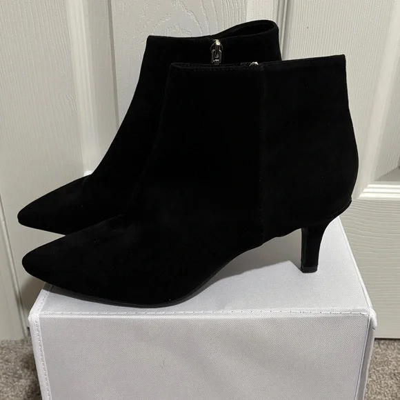 NWT-AEROSOLES Black Ankle Booties - Picture 2 of 6